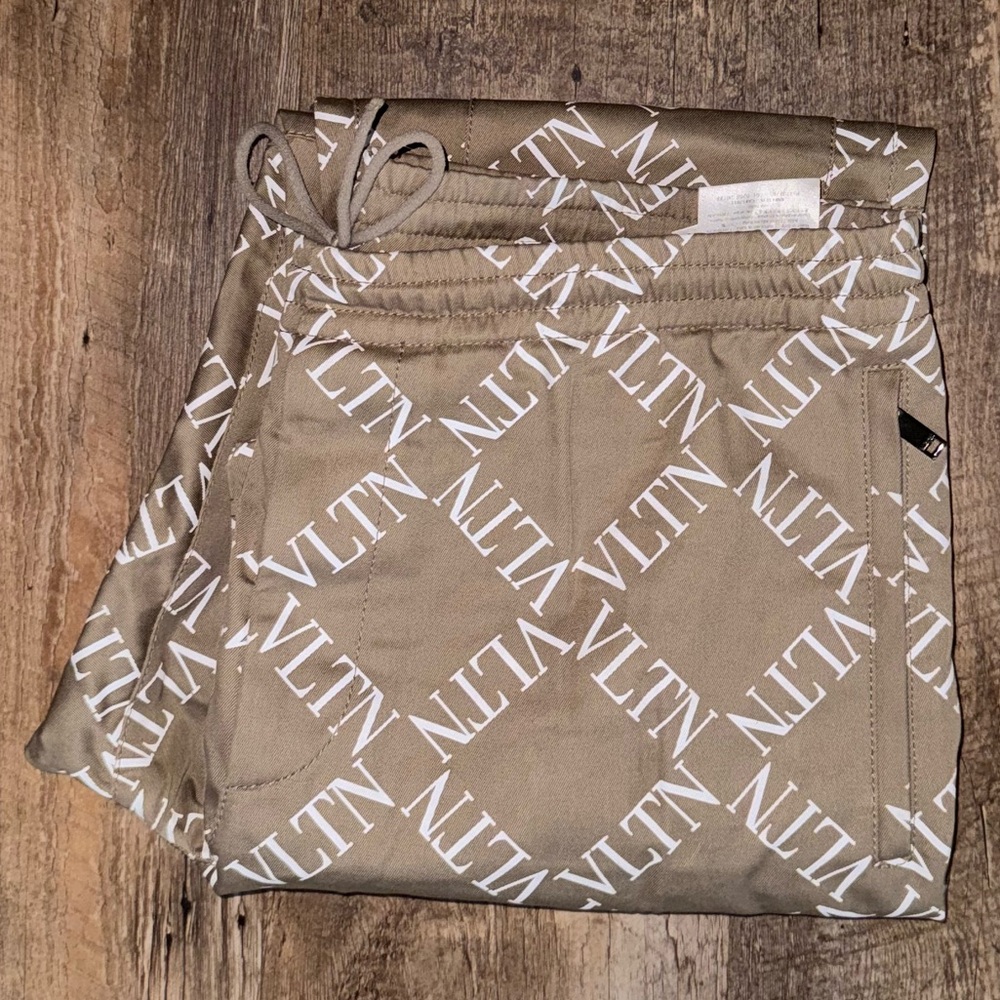 Men’s Valentino All Over VLTN Print Loggers